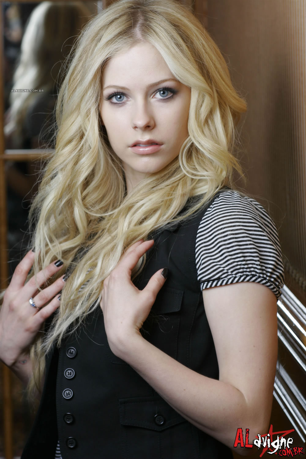 Avril-Lavigne-avril-lavigne-4248415-1000-1500.jpg